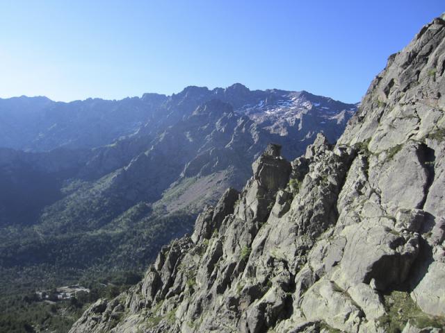 Station d'Ascu Stagnu et Monte Cinto (2656 m) dans la montée vers Bocca di Stagnu