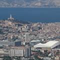 Les deux monuments emblématiques de Marseille : la Bonne Mère et le Stade Vélodrome
