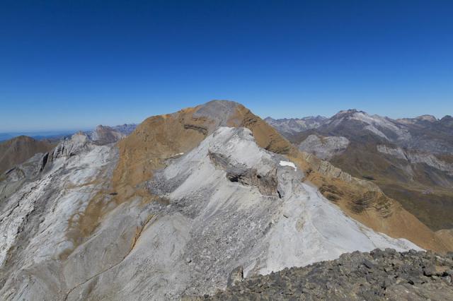 Brèche de Rolland, Taillon (3144 m) et Vignemale (3299 m) complètement sec
